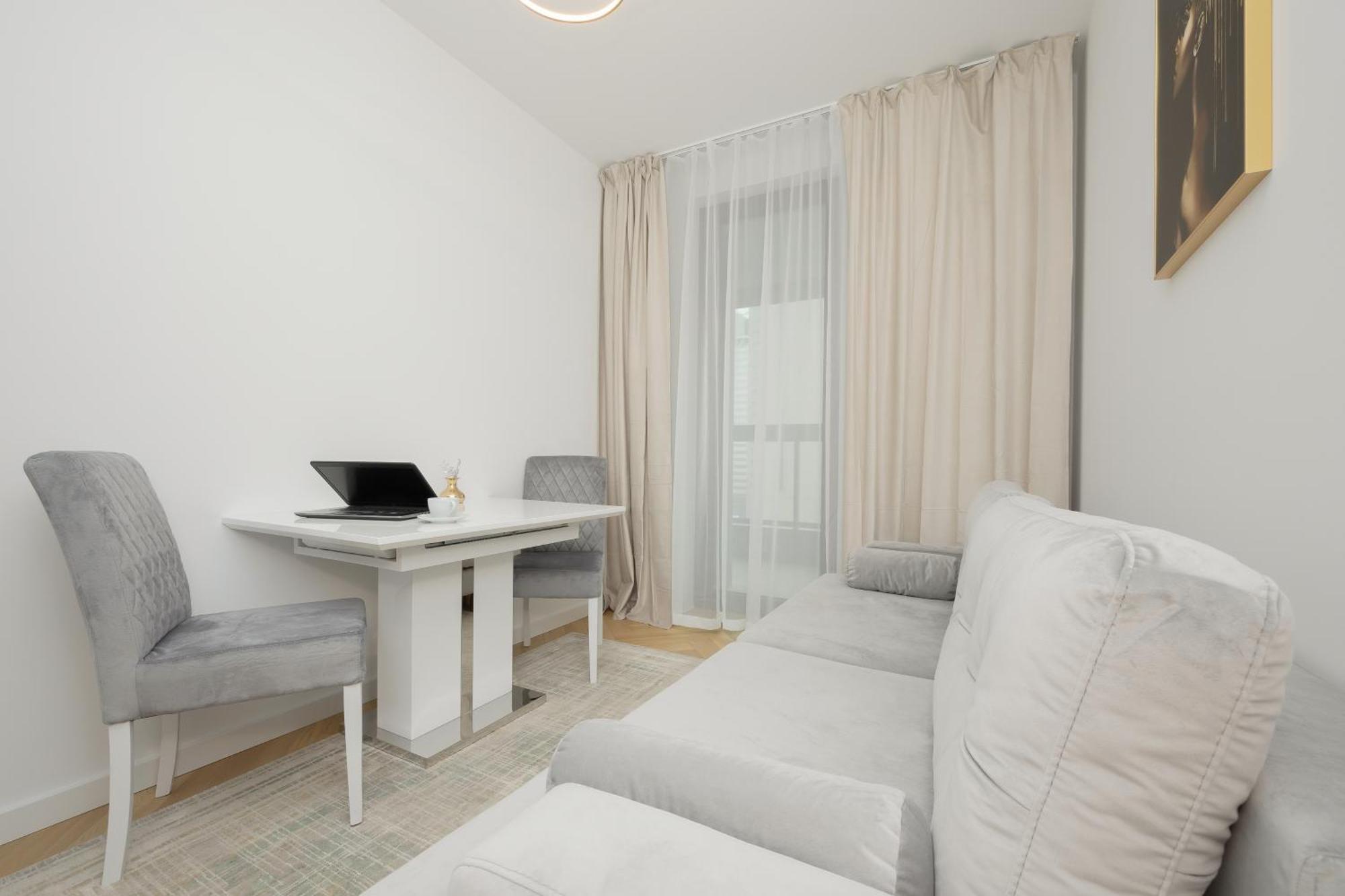 Apartment Lux Grzybowska With Parking By Renters Prestige Warsaw