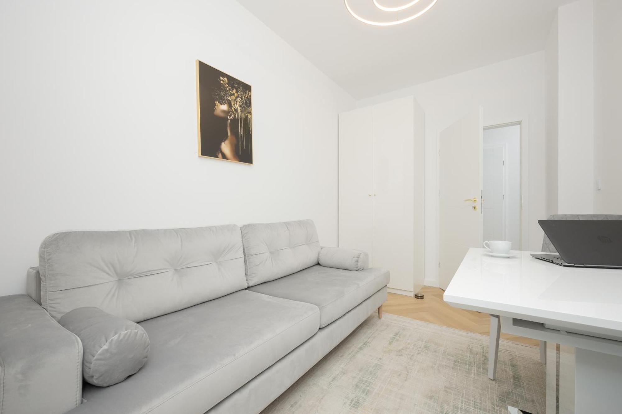 Apartment Lux Grzybowska With Parking By Renters Prestige