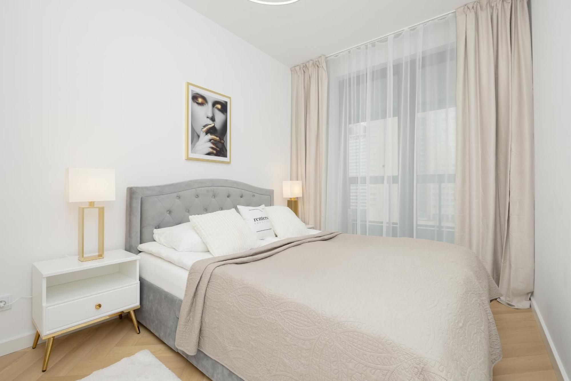 Apartment Lux Grzybowska With Parking By Renters Prestige