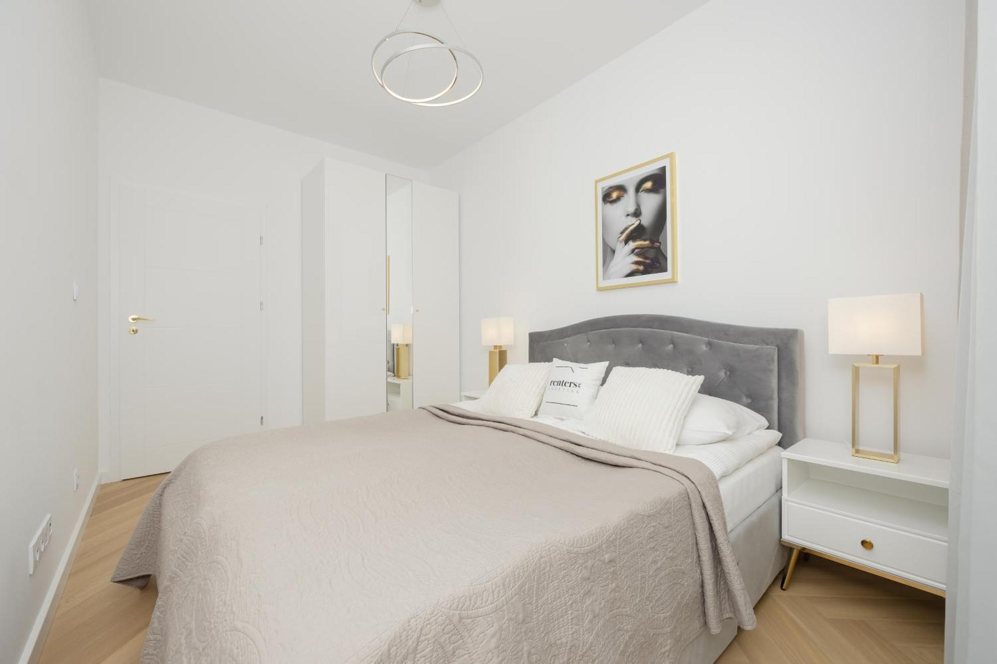 Apartment Lux Grzybowska With Parking By Renters Prestige