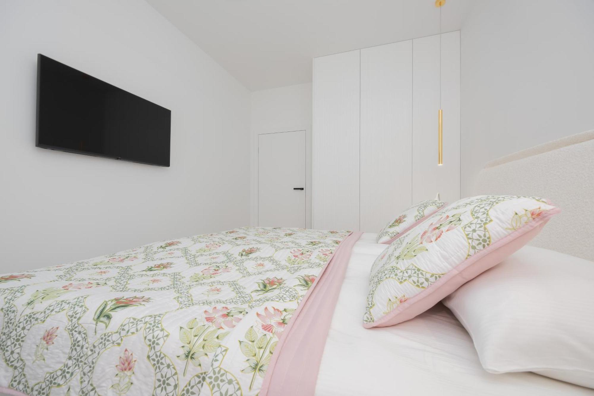 Apartment Lux Grzybowska With Parking By Renters Prestige *