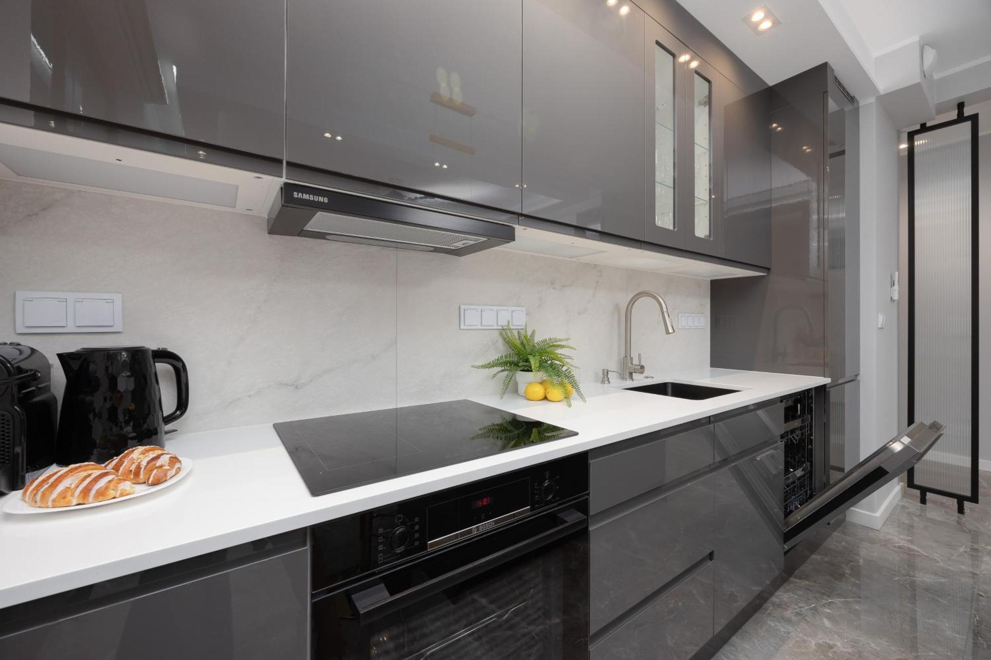 Apartment Lux Grzybowska With Parking By Renters Prestige