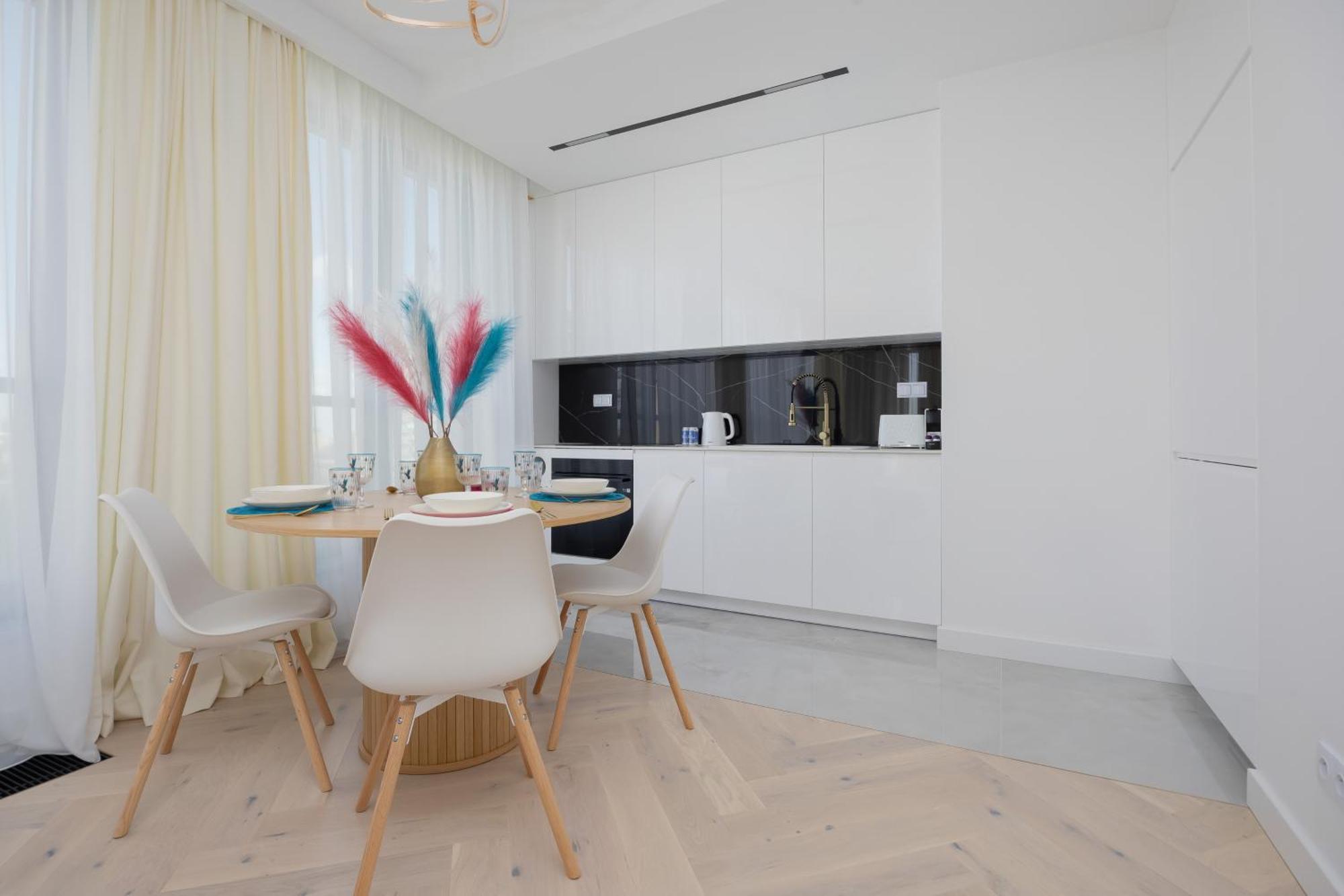 Lux Grzybowska With Parking By Renters Prestige Apartment Warsaw