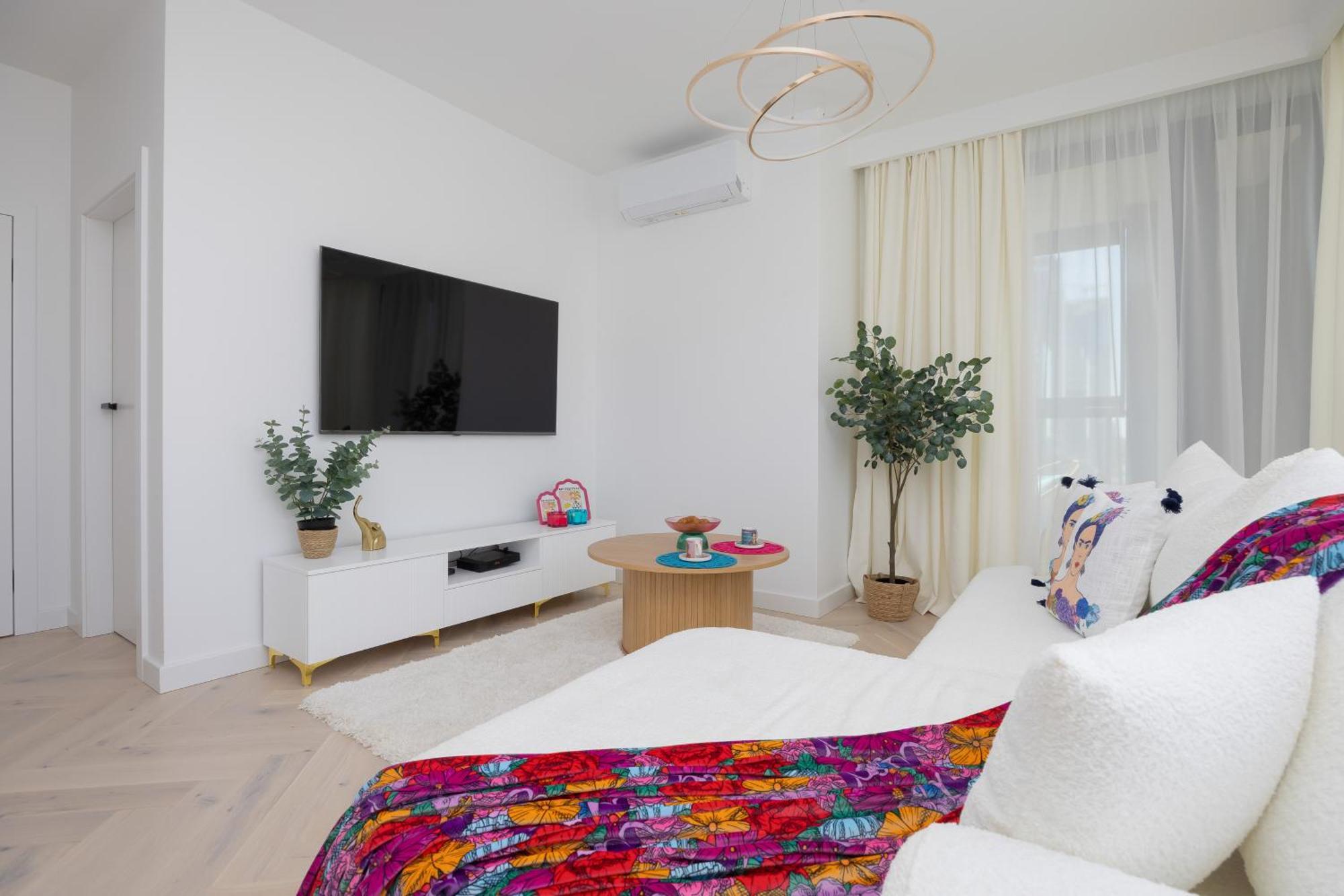 Apartment Lux Grzybowska With Parking By Renters Prestige