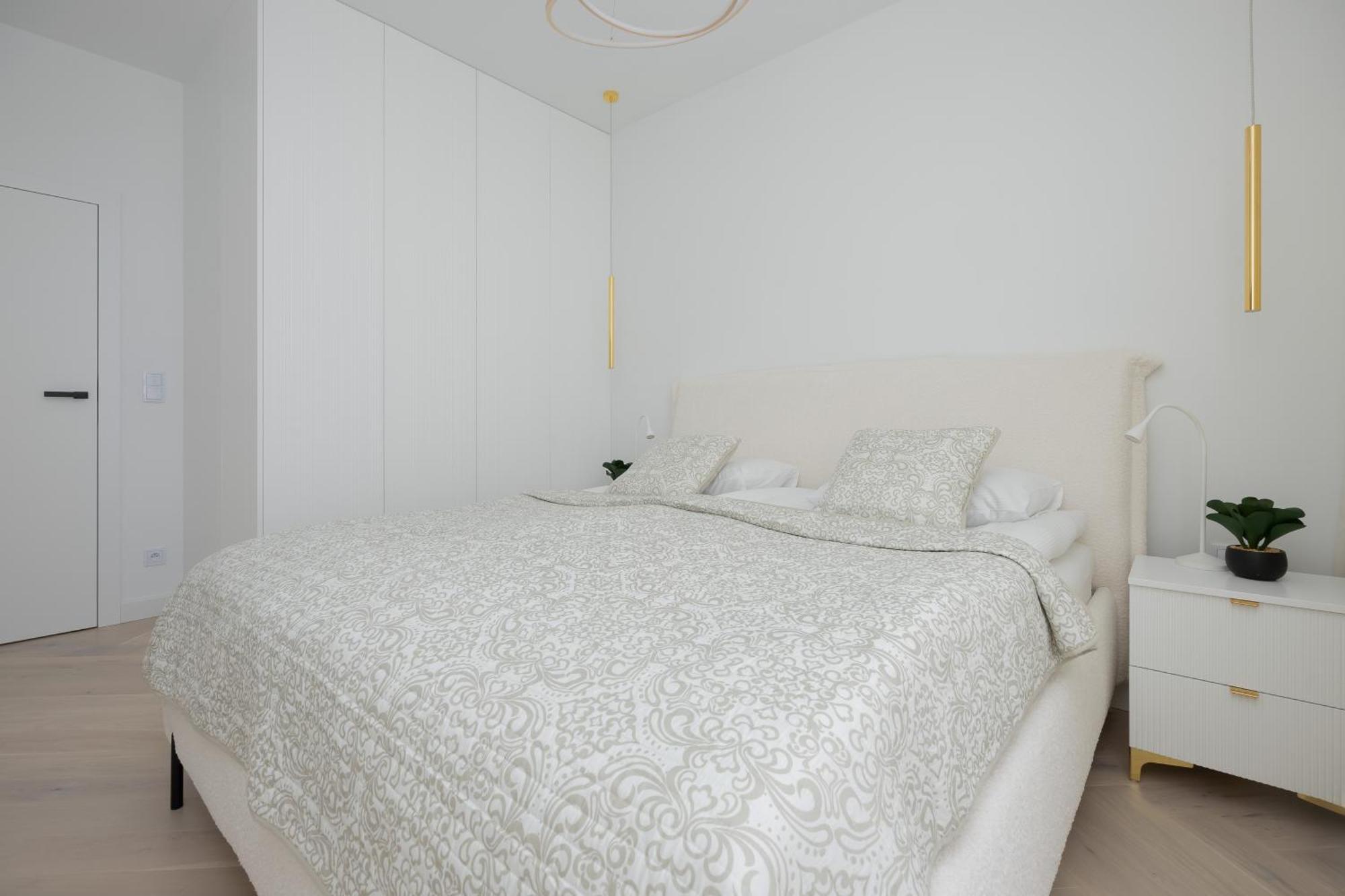 Apartment Lux Grzybowska With Parking By Renters Prestige